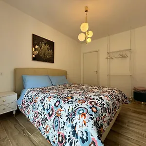 Moderna Ed Elegante Residenza Nel Centro Di Appartamento